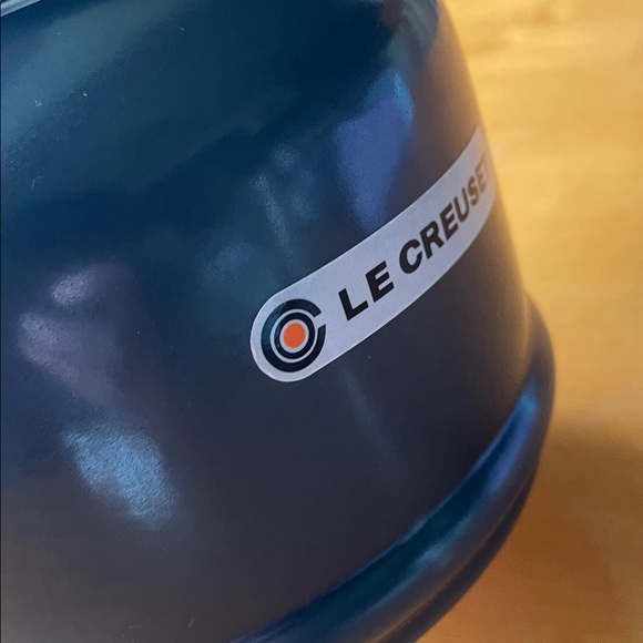 Le Creuset tea kettle - Picture 3 of 11